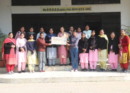 Dr. S.P. Singh Oberoi's Trust Distributes ₹96,000 in Scholarships to College Students.