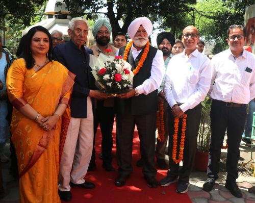 Dr. S. P. Singh Oberoi Felicitates Achievers and Awards Scholarships at BBK DAV College Annual Day in Amritsar