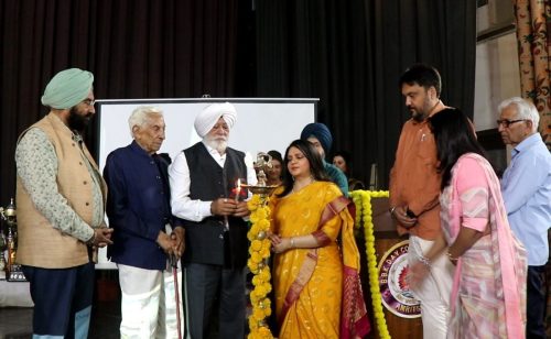 Dr. S. P. Singh Oberoi Felicitates Achievers and Awards Scholarships at BBK DAV College Annual Day in Amritsar